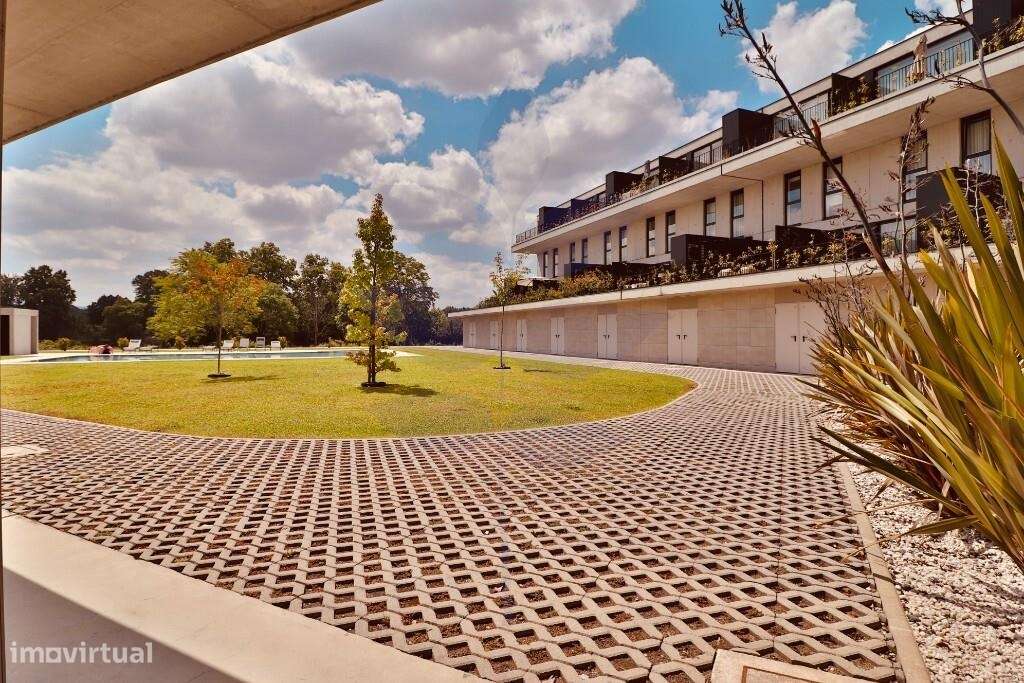 Vende-se T3 Duplex - Condominio Fechado - Como Novo - Empreendimento V-50