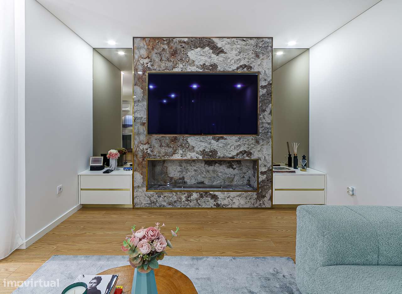 Exclusivo apartamento T3+1 seminovo, com 190m2, três frentes e box-6