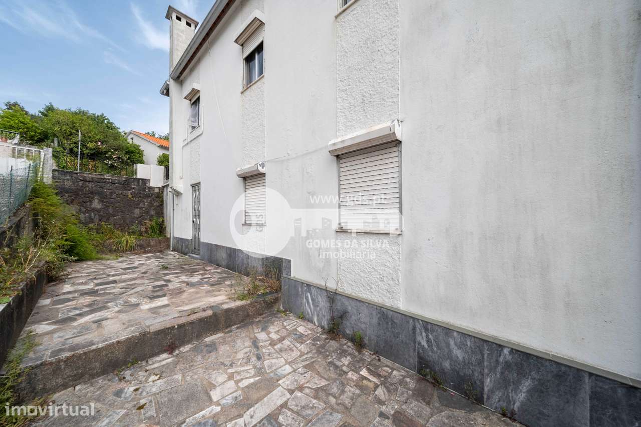 Moradia Bifamiliar T6 em Nogueira, Braga-32