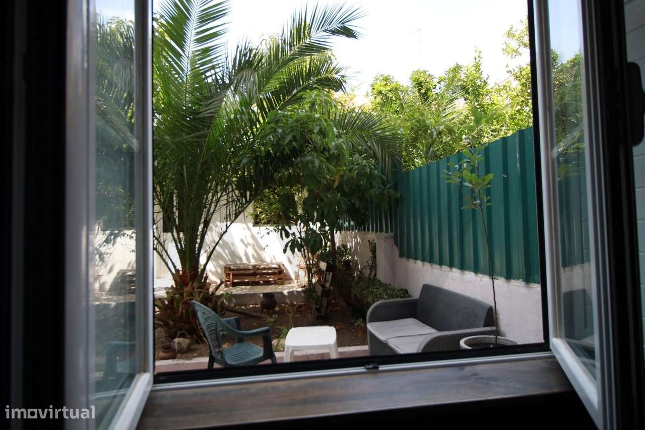 T2 Remodelado com Jardim e Anexo T1 em Portas de Benfica - Grande imagem: 5/29