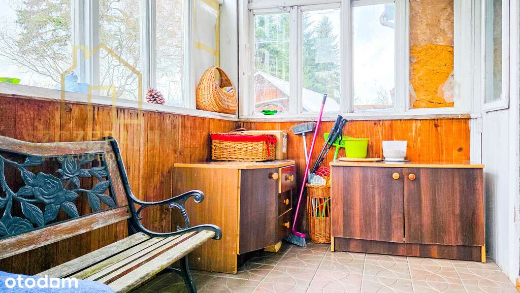 Klimatyczny drewniany dom po remoncie-15