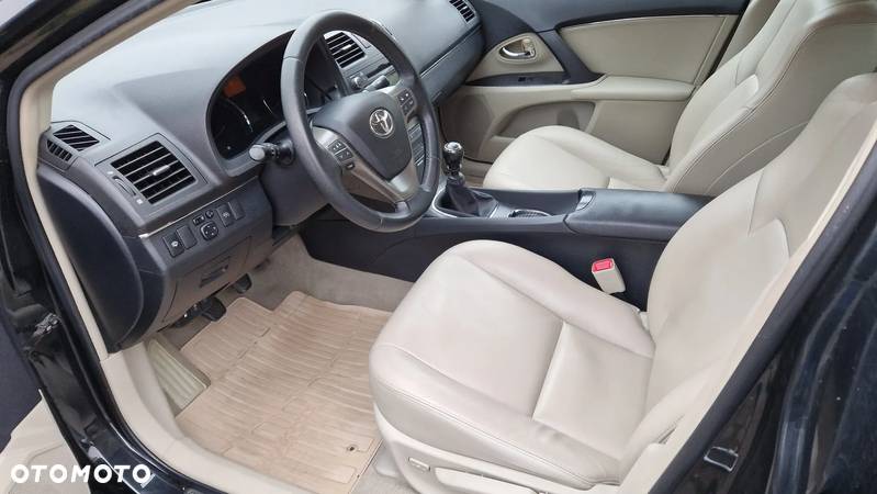 Toyota Avensis 1.8 Premium EU5 - 10