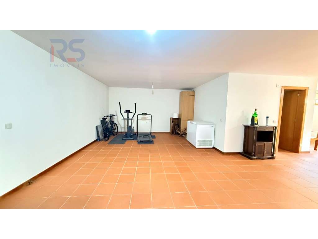 Moradia T4-33