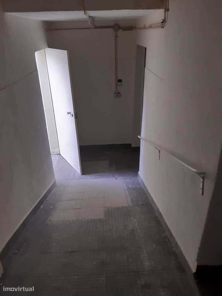 Armazém, Loja, Escritórios, Fabrico e Log. - Lic. Indústria e Comércio-24