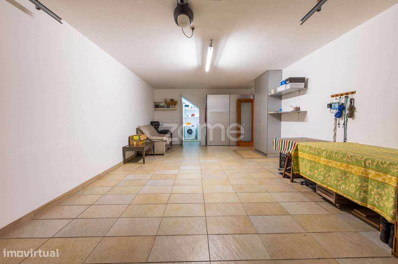 Moradia Geminada T3 em Aldão-36