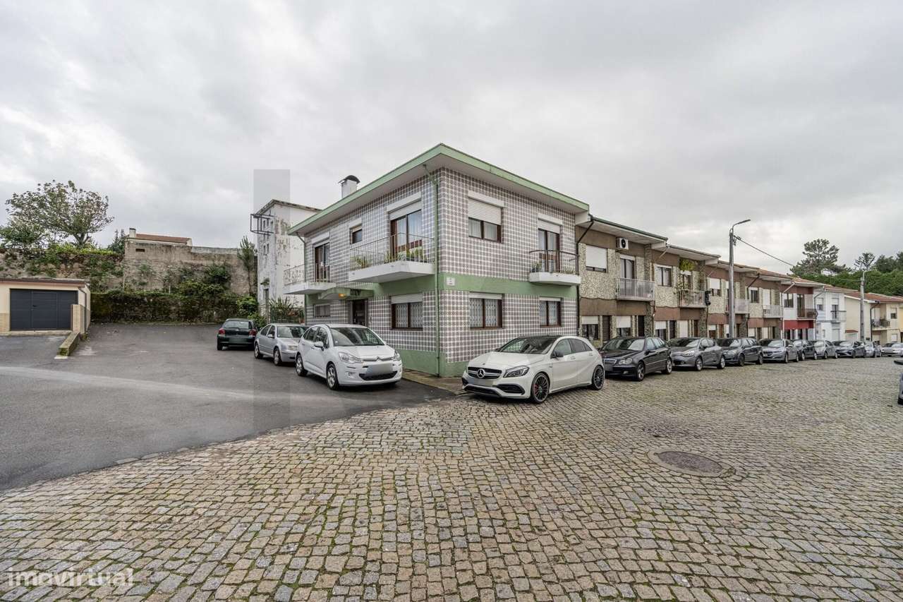 OPORTUNIDADE - PREÇO REVISTO | Moradia T4 de 3 Frentes em Oliveira do - Grande imagem: 2/17