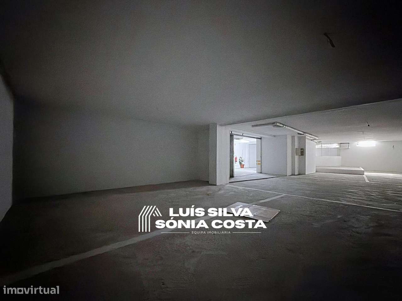 Garagem fechada c/ 166m2 & Estacionamento para 9 Carros no centro...-14