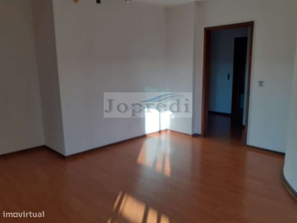 Apartamento T2 c/ vista de mar e serra em Sassoeiros/Carcavelos - Grande imagem: 3/32