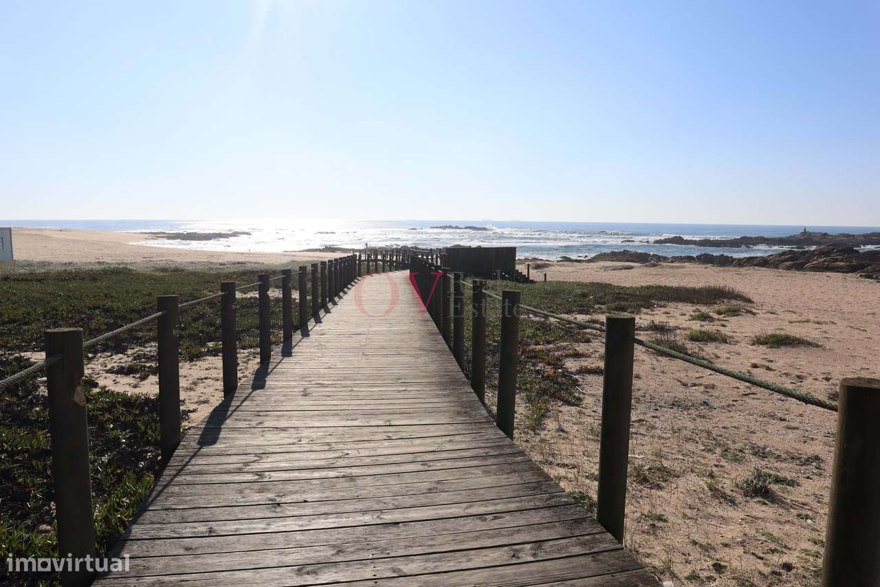 Loja Rés-do-chão, com esplanada, 1ª linha da Praia do Marreco em prédi-13
