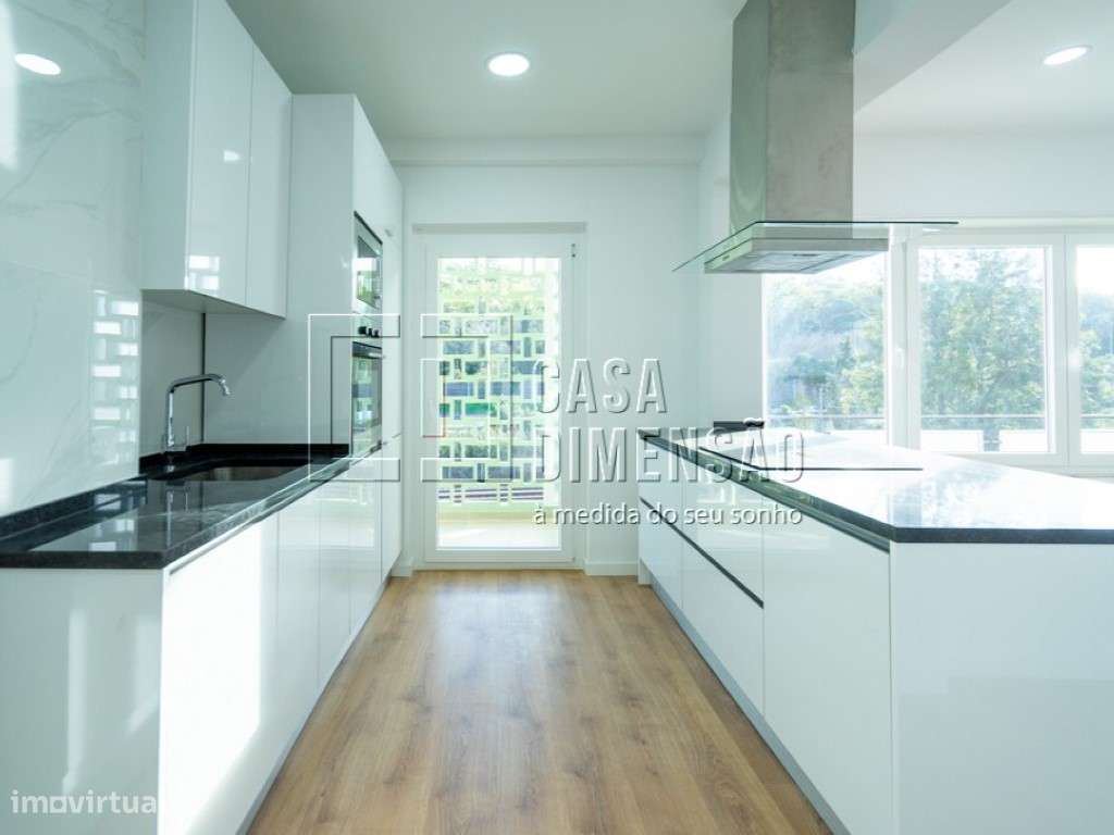 Apartamento de tipologia T3 com varanda, mobilado e equipado em Ben...-14