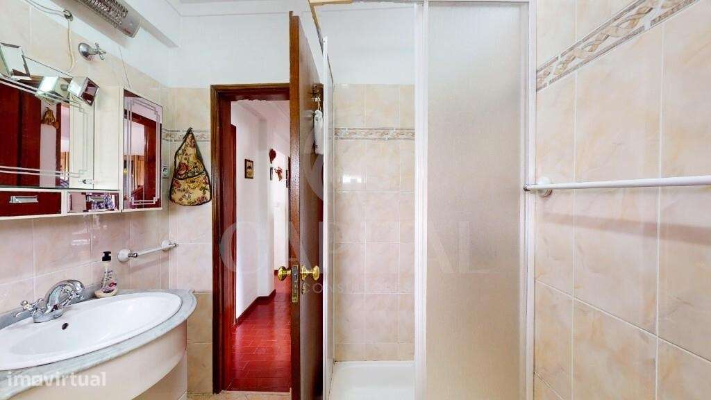 ✨ T2 com Entrada Independente e Espaço Exterior em Porto Salvo-12
