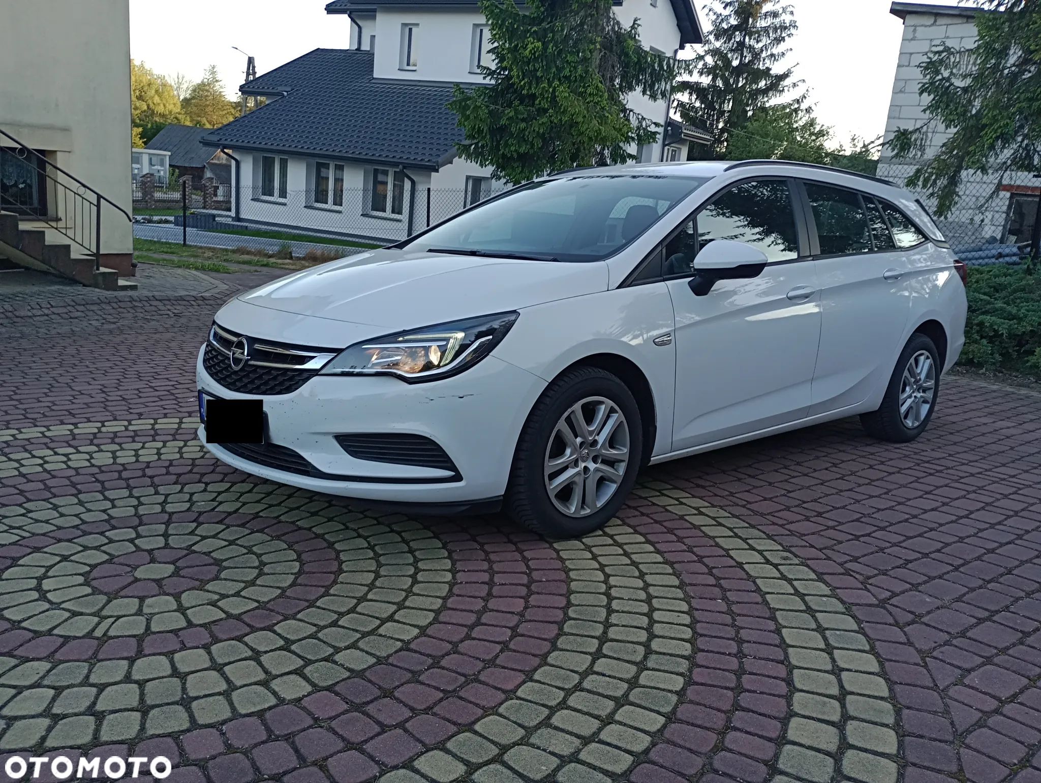 Opel Astra IV 1.6 CDTI Cosmo - 1