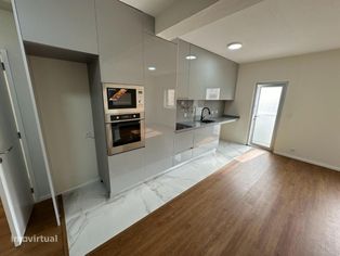 Vendo apartamento T 3 Remodelado próximo do Metro