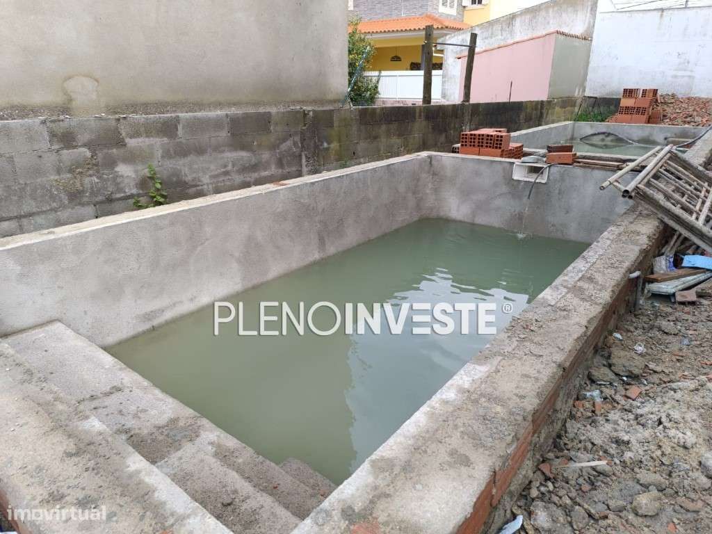 Moradia nova com piscina em Fernão Ferro-22