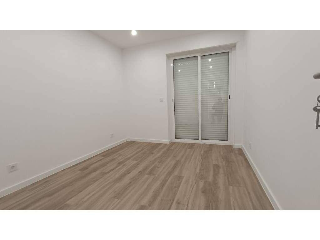 Apartamento T3 REMODELADO | Centro do Cacém-13