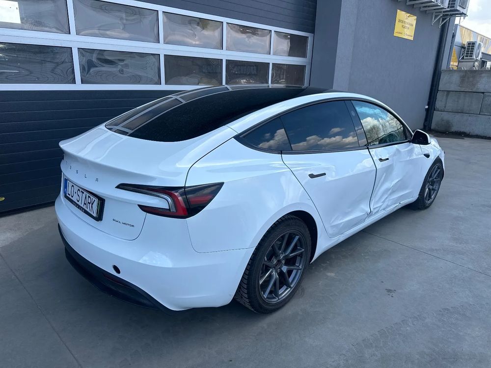Tesla Model 3 2024