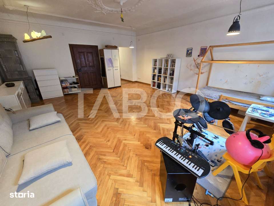 Apartament decomandat de vanzare cu pivnita in Centrul Istoric Sibiu - Imagine principală: 5/13