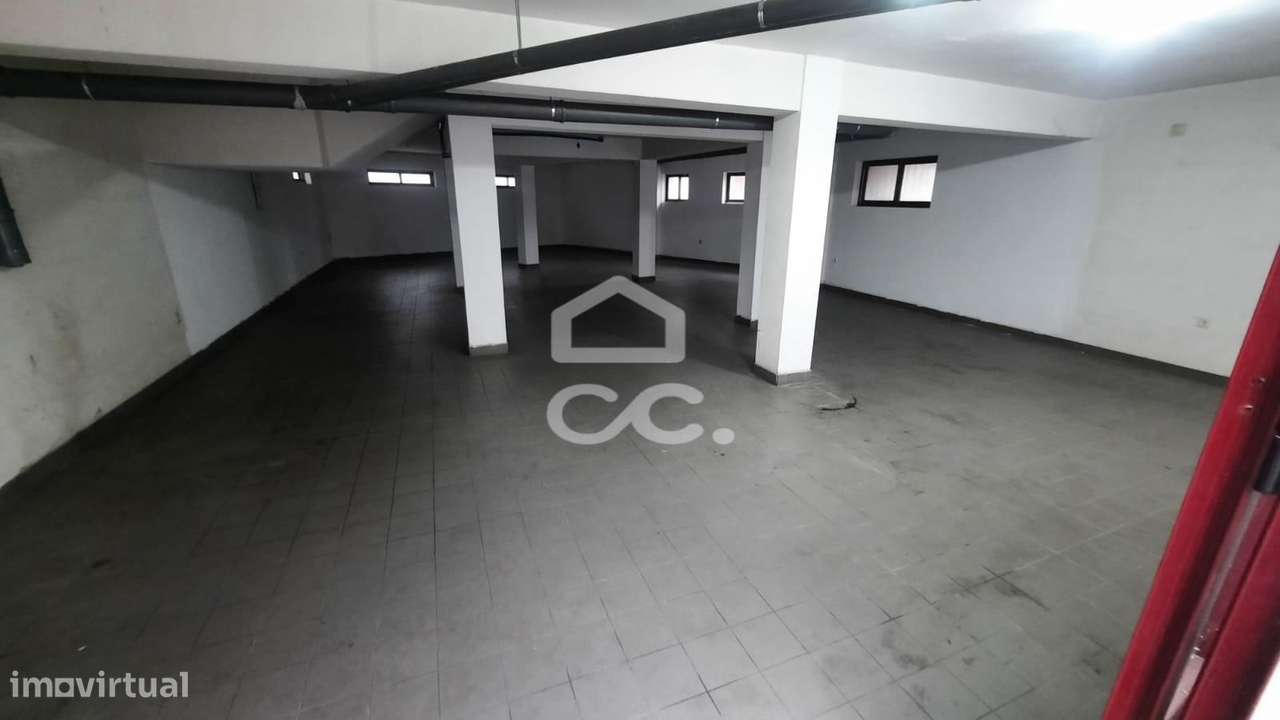 Apartamento T1+1 com Armazém e lugar de garagem-27