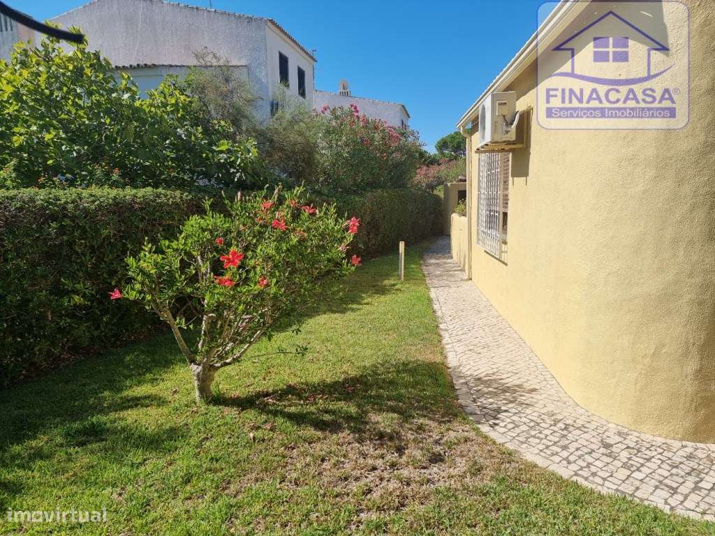 Moradia V3 toda térrea isolada com piscina,jardim e garagem - Vilam...-20