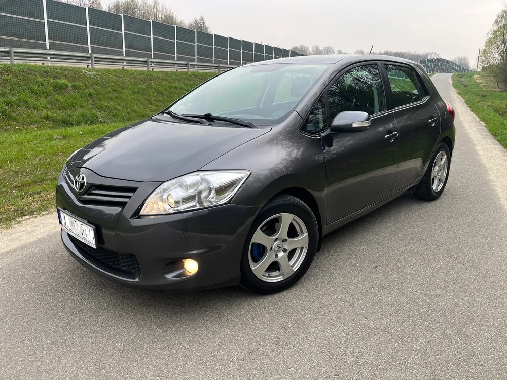 Toyota Auris I 1.33 VVT-i Terra Start 2010