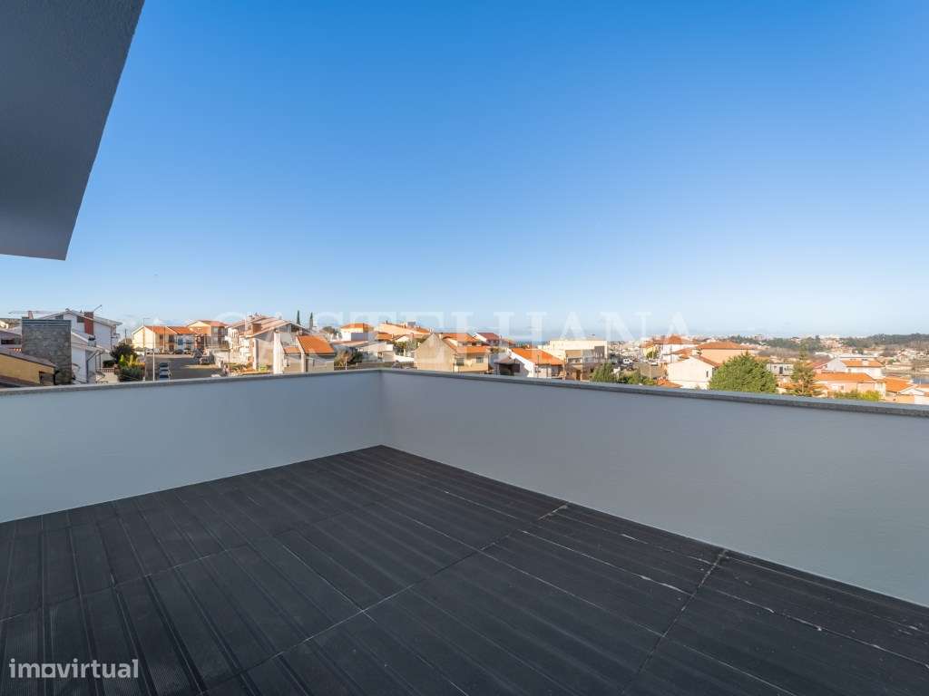 Moradia T4+1 com jardim, terraços e garagem privada, próxima a Mari...-36