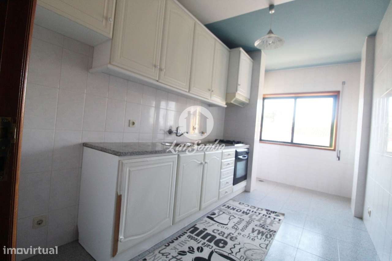 Apartamento T2, situado em Arcozelo, a 2,5km da Praia-10