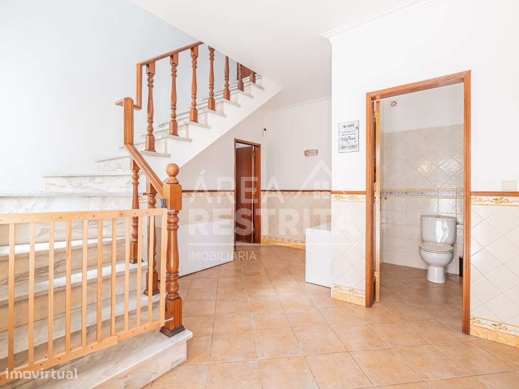 Moradia Geminada T3 com Garagem, Excelentes Áreas e Localização Pri...-49