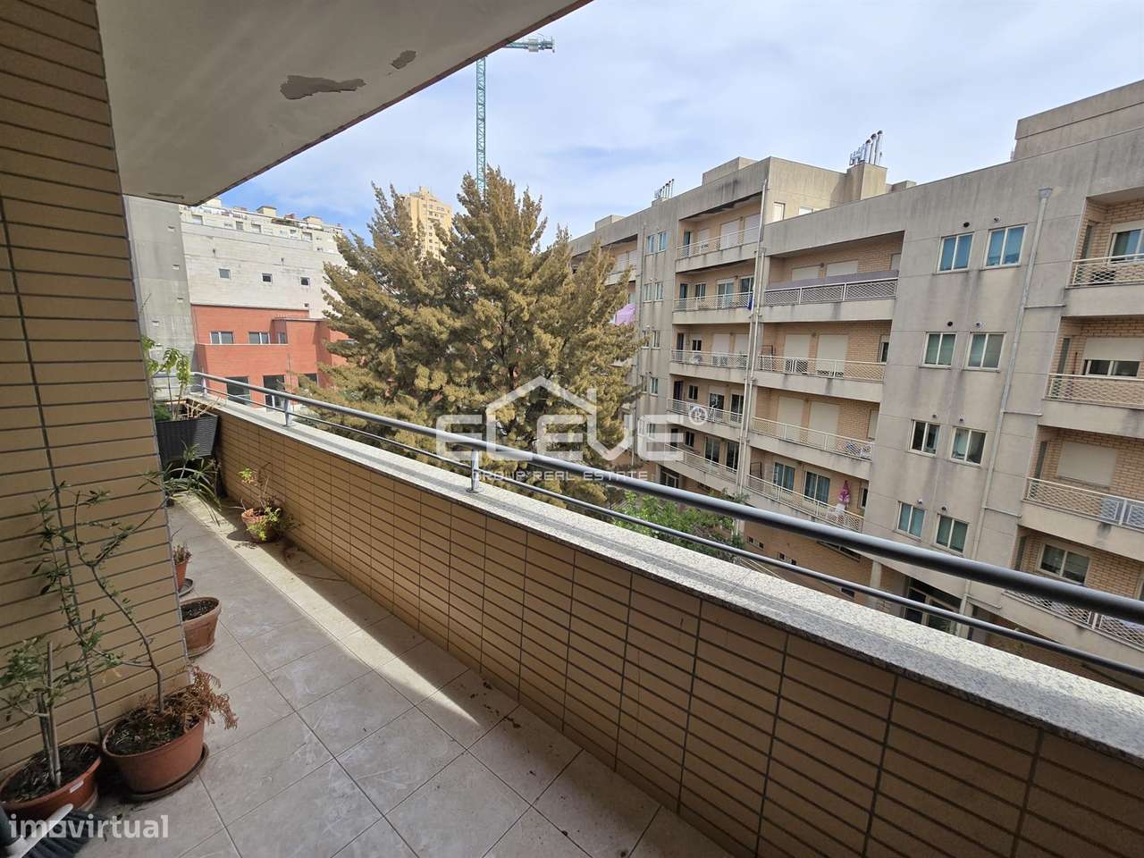 Espetacular T3 ao Metro Santo Ovideo-21