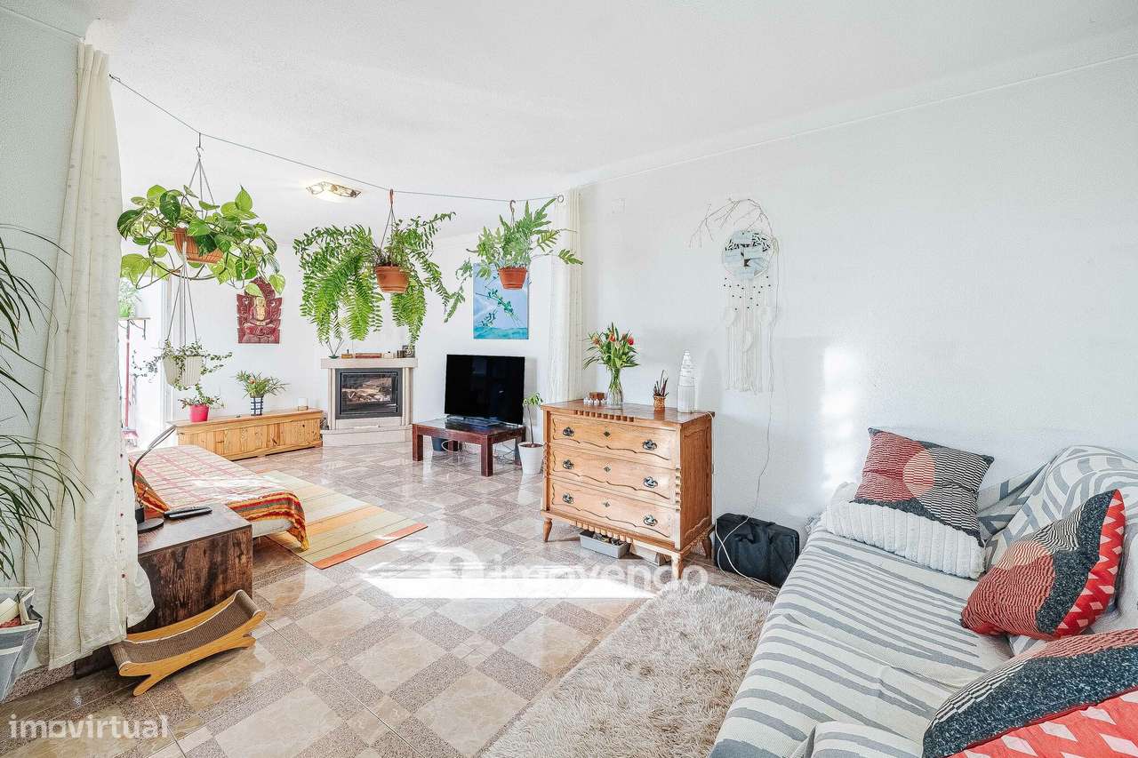 Moradia T3 mais Anexo T1 e Anexo T0 independentes, em Barcarena-10