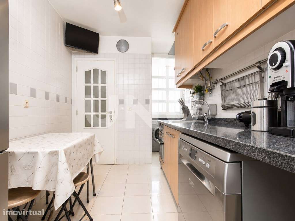 Apartamento T2 em Santo António dos Cavaleiros!-10