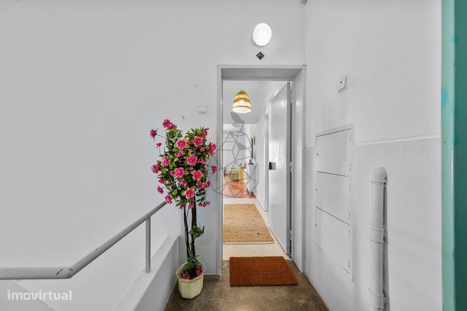 Apartamento T4 Completamente Renovado em Portimão-3