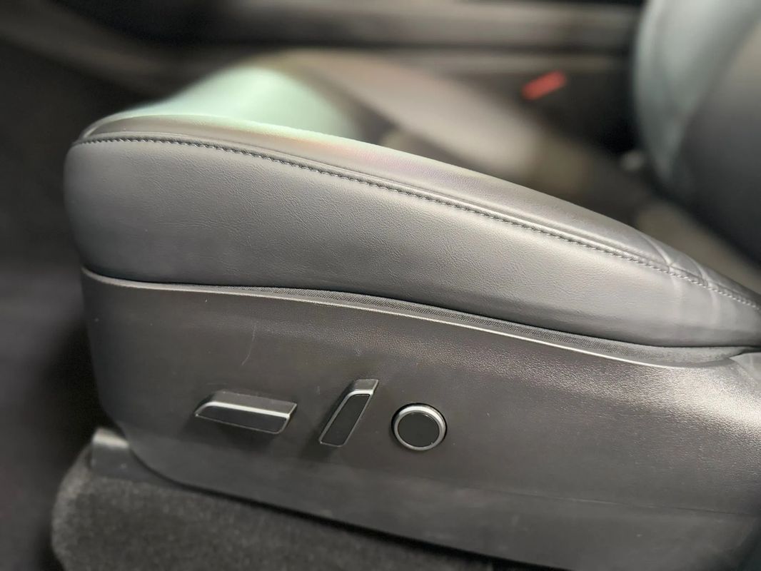 Tesla Model Y Long Range Dual Motor AWD - 9