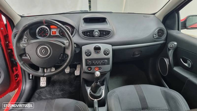 Renault Clio 2.0 16V Sport - 27