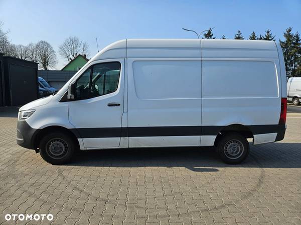 Mercedes-Benz Sprinter - 1