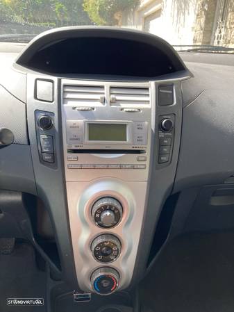 Toyota Yaris 1.0 VVT-i - 10