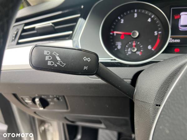 Volkswagen Passat Variant 1.6 TDI (BlueMotion Technology) Comfortline - 31