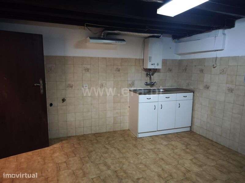 Moradia em Banda T2 / Fundão, Telhado - Grande imagem: 4/20