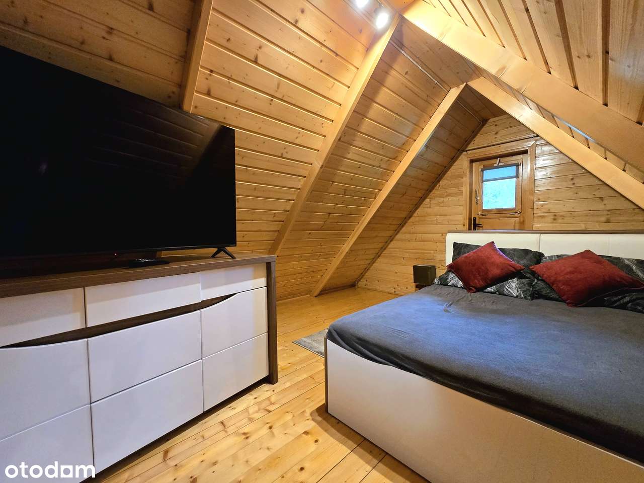 Klimatyczny dom na malowniczo zagospodarowanej działce | staw | las-19