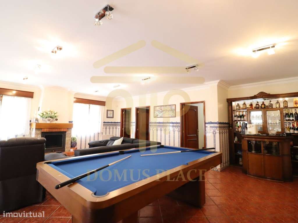 Moradia com Cave, Piscina e Terreno de 1878m² - Lavra
Vendida tota...-32