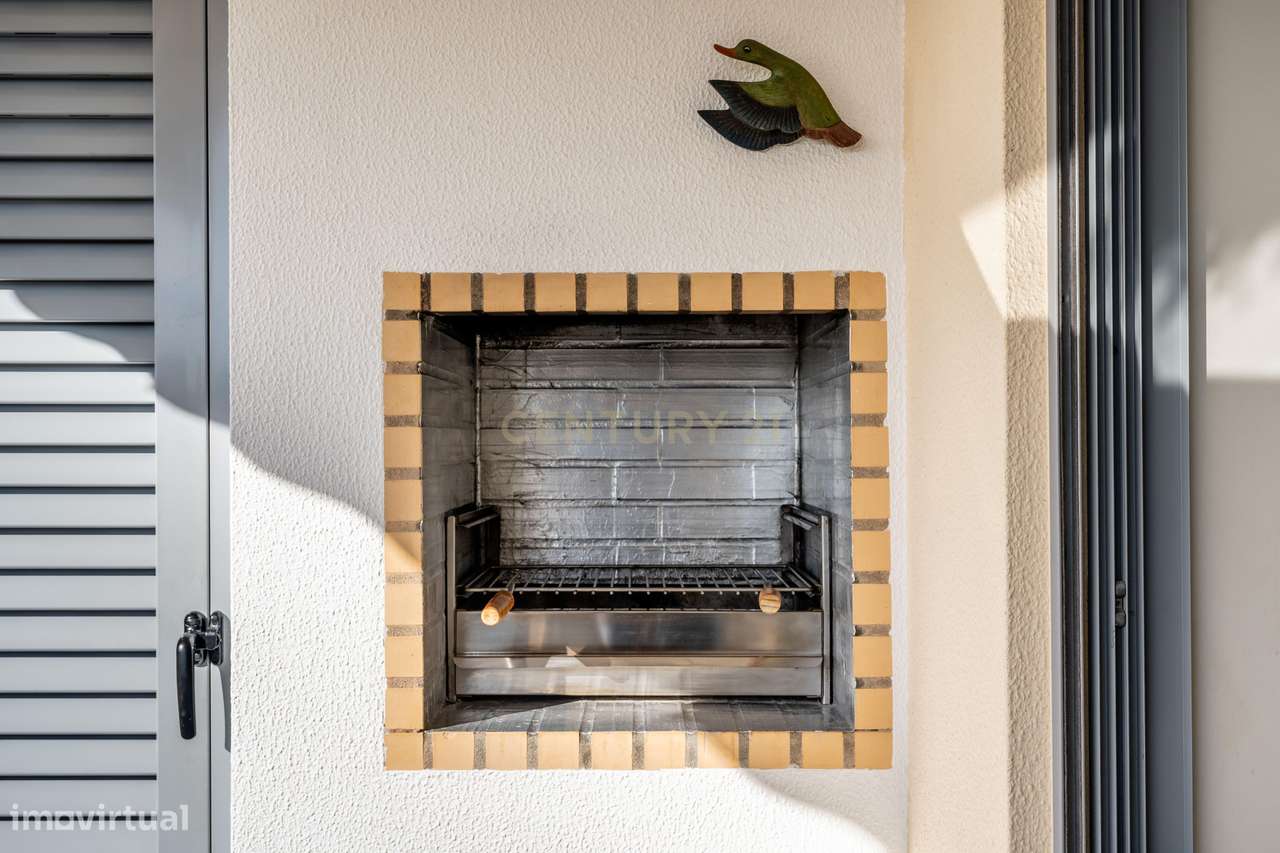 DUPLEX T2 DE CANTO COM AMPLAS VARANDAS E GARAGEM PERTO DA PRAIA!-21