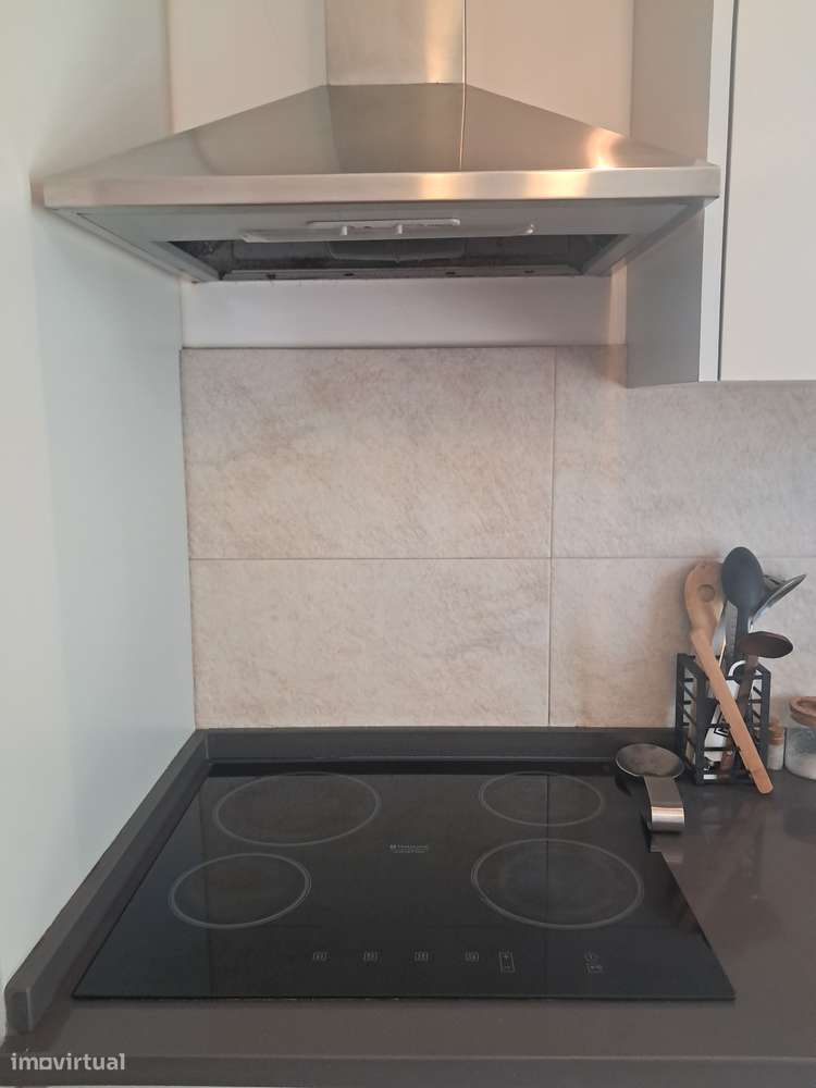 Excelente T3 +1 com terraço perto de Sapadores-6