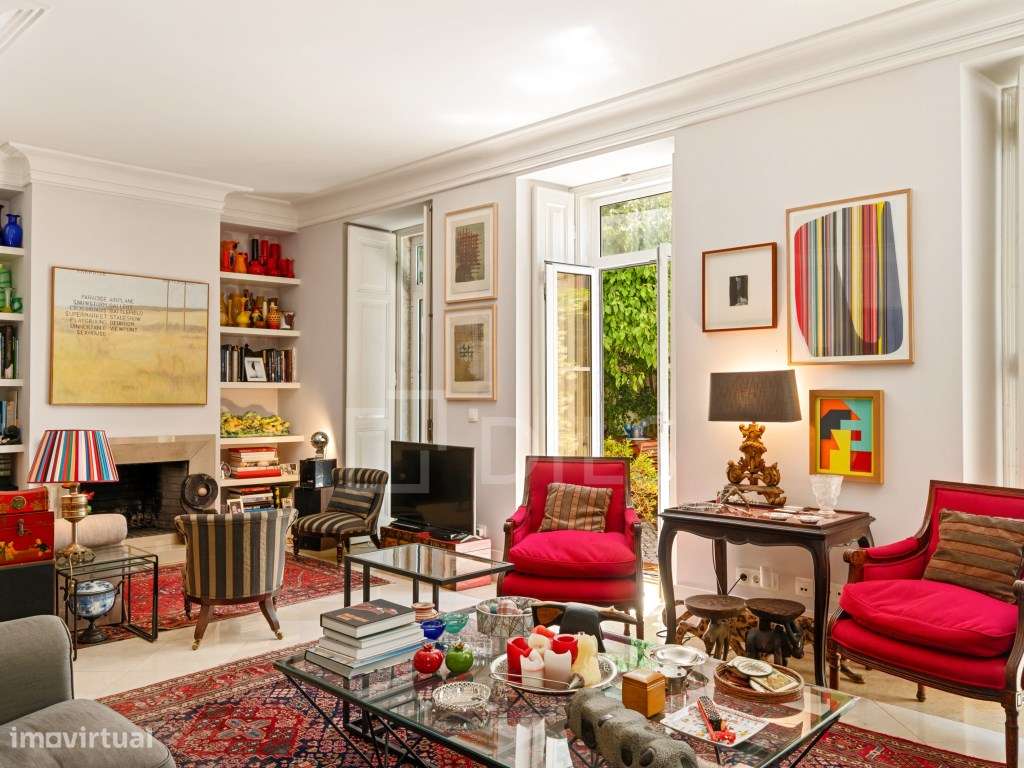 Apartamento T5 duplex com jardim de 35m2 no Campo Mártires da Pátri... - Grande imagem: 2/50