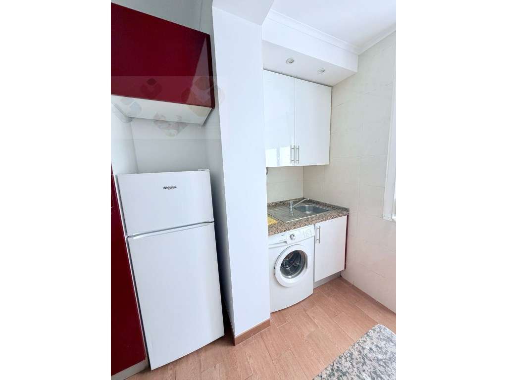 Amadora Venteira, Excelente T1, Remodelado e Equipado, Oportunidade...-13