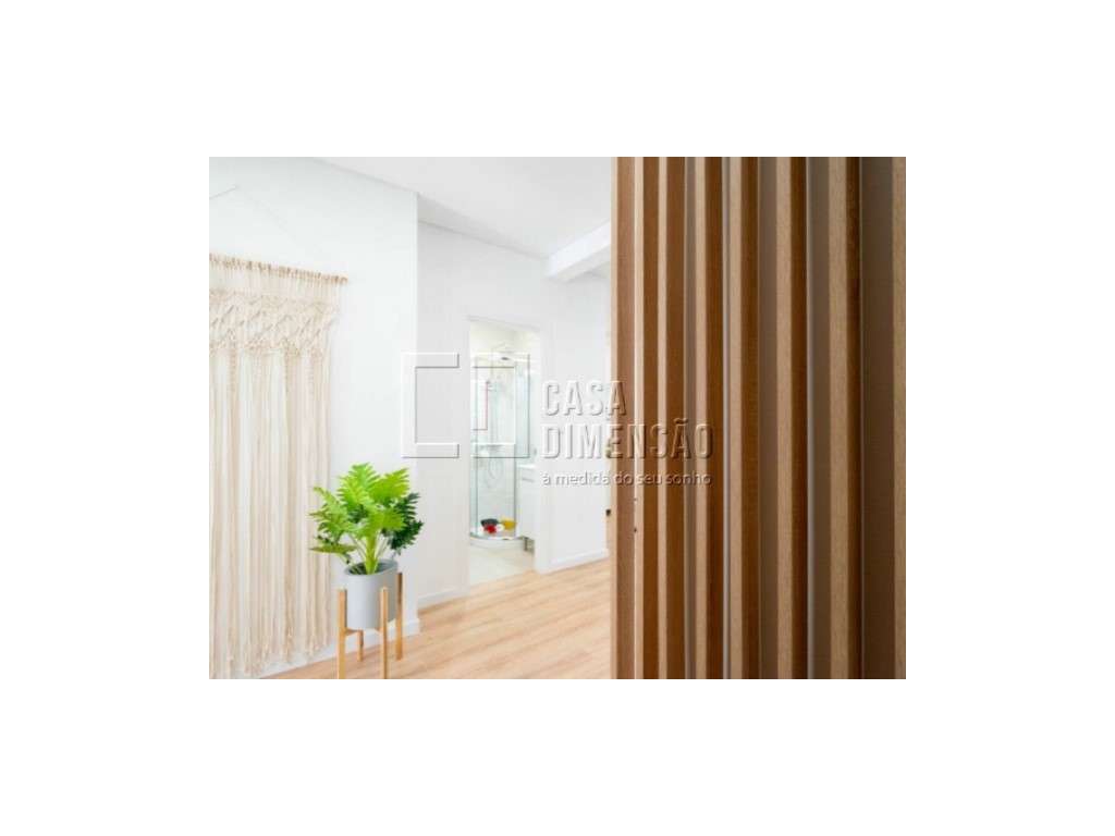 Apartamento T3, totalmente renovado, situado em Benfica, com varand... - Grande imagem: 4/40