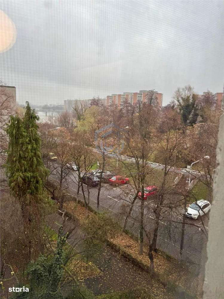 Apartament cu 4 camere, cu vedere spre cris - Imagine principală: 5/11