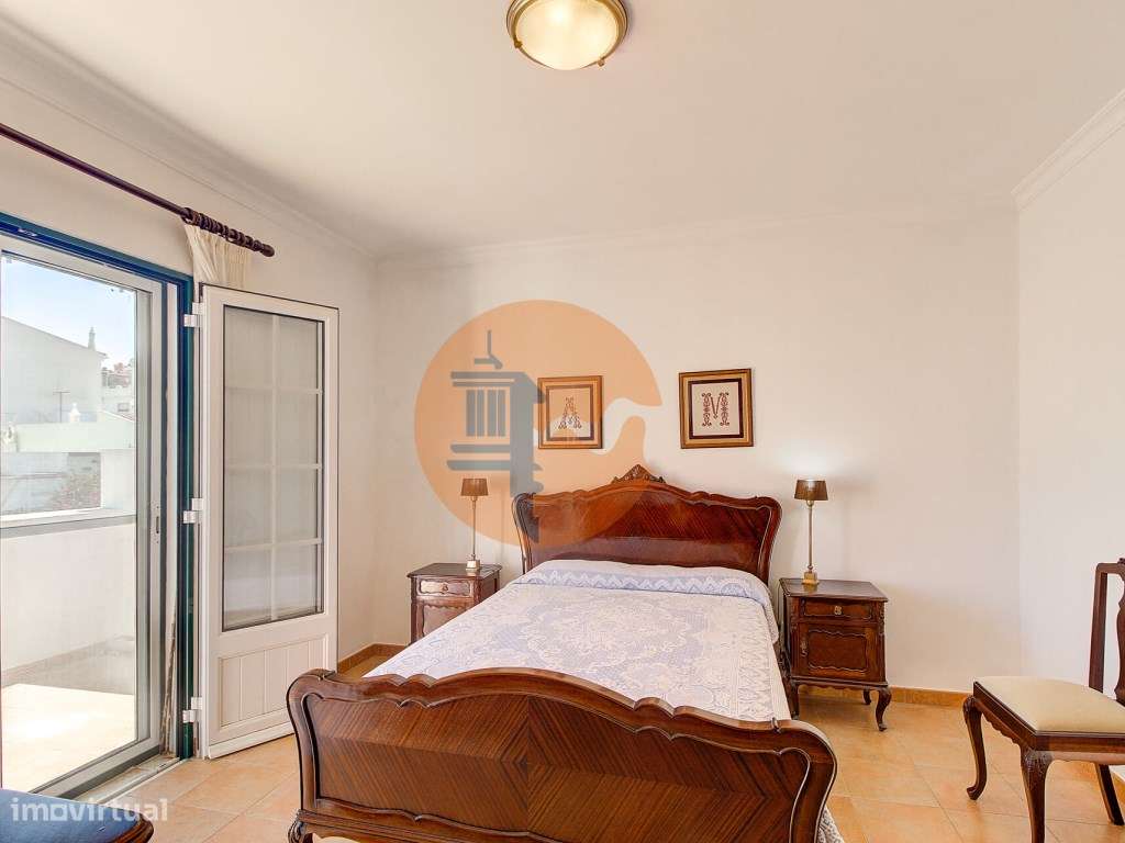 Moradia T3+2 com Jardim, Garagem e Vista Castelo no Centro de Castr...-27