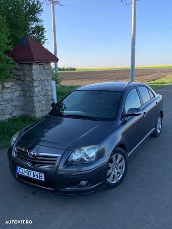 Toyota Avensis 1.8 Sedan Terra - 2