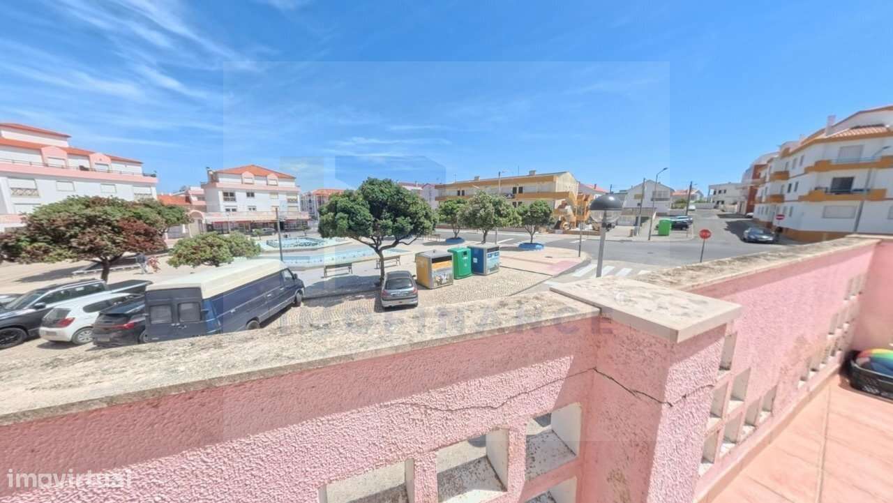 Excelente Apartamento T2, segunda linha de mar-18