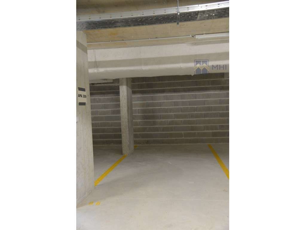 T0 +1 Novo com Varanda e Garagem e excelentes vista à Rua do Bonjar...-37