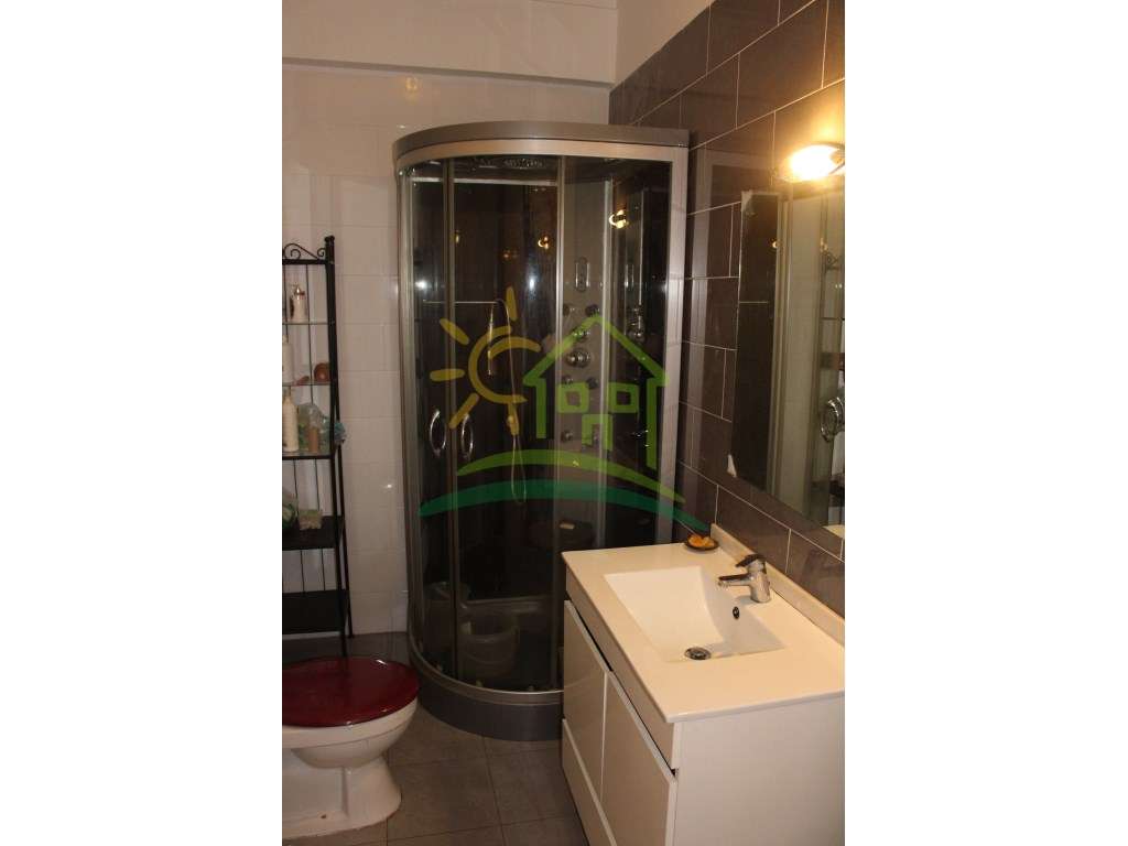 Apartamento T3+2 em Olival Basto - Oportunidade Única com Sótão-13